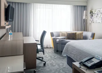 Courtyard by Marriott Cleveland Airport North hotel thumbnail 7