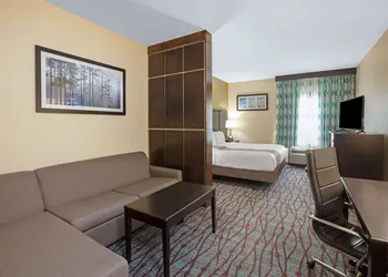 La Quinta Inn & Suites By Wyndham Houston Pasadena North hotel thumbnail 5