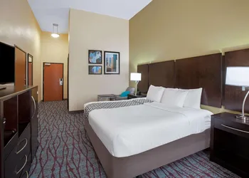 La Quinta Inn & Suites By Wyndham Houston Pasadena North hotel thumbnail 7