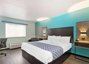 Clarion Inn Des Moines Airport hotel thumbnail 6