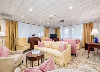 The Farmington Inn & Suites hotel thumbnail 8