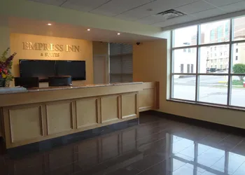 Empress Inn and Suites by The Falls hotel thumbnail 3