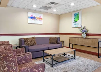 Quality Suites hotel thumbnail 4