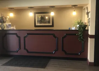 Quality Suites hotel thumbnail 5