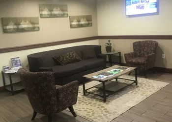 Quality Suites hotel thumbnail 6