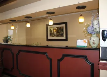 Quality Suites hotel thumbnail 7
