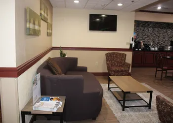 Quality Suites hotel thumbnail 8