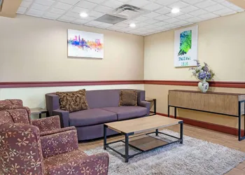 Quality Suites hotel thumbnail 4