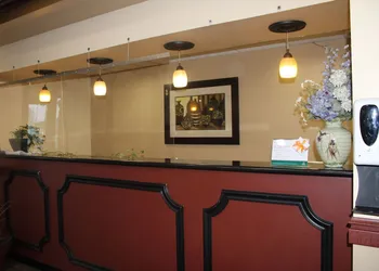 Quality Suites hotel thumbnail 7