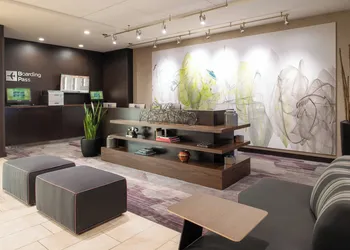 Courtyard by Marriott Portland Airport hotel thumbnail 2