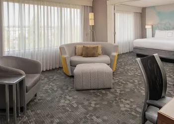 Courtyard by Marriott Portland Airport hotel thumbnail 5