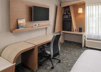 Courtyard by Marriott Portland Airport hotel thumbnail 7