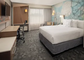 Courtyard by Marriott Portland Airport hotel thumbnail 8