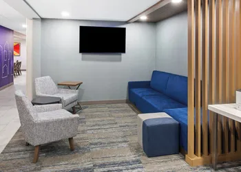 Holiday Inn Express Cleveland Airport - Brookpark by IHG hotel thumbnail 3