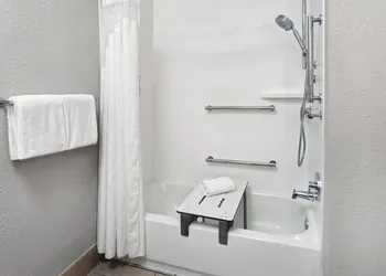 Holiday Inn Express Cleveland Airport - Brookpark by IHG hotel thumbnail 7