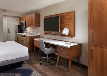 Four Points by Sheraton Vaughan hotel thumbnail 8