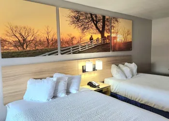 Days Inn by Wyndham Houston hotel thumbnail 4