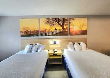 Days Inn by Wyndham Houston hotel thumbnail 5
