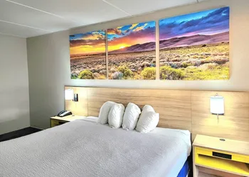 Days Inn by Wyndham Houston hotel thumbnail 7
