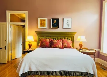 Rothschild-Pound House Inn hotel thumbnail 6