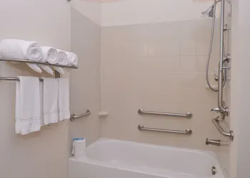Holiday Inn Express & Suites Washington - Meadow Lands by IHG hotel thumbnail 3