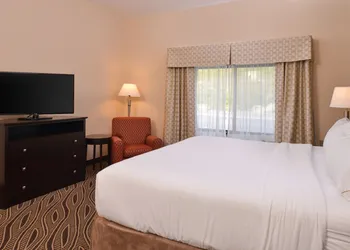 Holiday Inn Express & Suites Washington - Meadow Lands by IHG hotel thumbnail 4