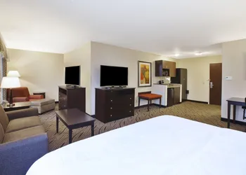 Holiday Inn Express & Suites Washington - Meadow Lands by IHG hotel thumbnail 5