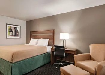 Baymont by Wyndham Buffalo hotel thumbnail 6