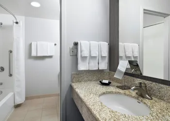 Courtyard by Marriott Pittsburgh Airport hotel thumbnail 7