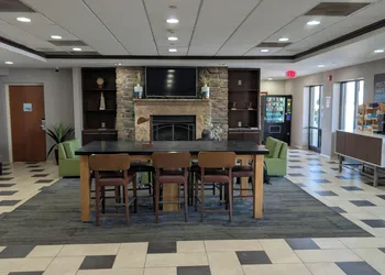 Harbor Pointe Inn PHL Airport hotel thumbnail 3