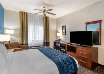 Comfort Inn & Suites Lees Summit - Kansas City hotel thumbnail 4