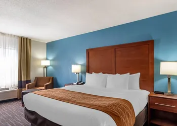 Comfort Inn & Suites Lees Summit - Kansas City hotel thumbnail 8