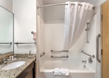 Comfort Inn & Suites Lees Summit - Kansas City hotel thumbnail 6