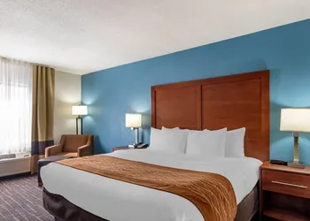 Comfort Inn & Suites Lees Summit - Kansas City hotel thumbnail 8