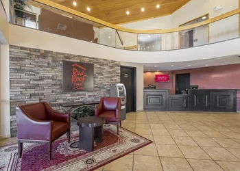 Red Roof Inn & Suites Cincinnati North - Mason hotel thumbnail 3