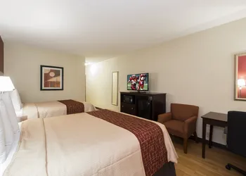 Red Roof Inn & Suites Cincinnati North - Mason hotel thumbnail 7