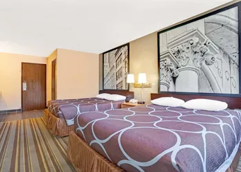 Super 8 by Wyndham Louisville Airport hotel thumbnail 3