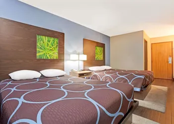 Super 8 by Wyndham Louisville Airport hotel thumbnail 8