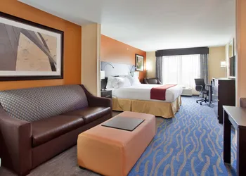 Holiday Inn Express & Suites St Louis Airport by IHG hotel thumbnail 5