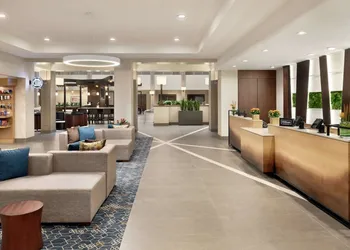 Embassy Suites by Hilton Cincinnati RiverCenter hotel thumbnail 3