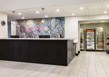 La Quinta Inn & Suites by Wyndham Mt. Laurel - Philadelphia hotel thumbnail 3