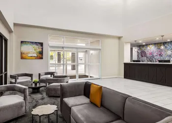 La Quinta Inn & Suites by Wyndham Mt. Laurel - Philadelphia hotel thumbnail 4