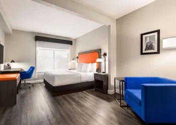 La Quinta Inn & Suites by Wyndham Mt. Laurel - Philadelphia hotel thumbnail 7