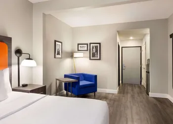 La Quinta Inn & Suites by Wyndham Mt. Laurel - Philadelphia hotel thumbnail 8