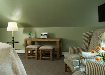 Wolf Cove Inn hotel thumbnail 5