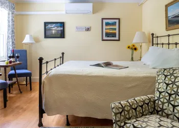 Wolf Cove Inn hotel thumbnail 6