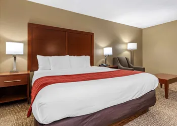Comfort Inn & Suites Cincinnati Eastgate hotel thumbnail 7