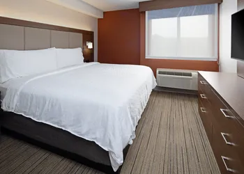 Holiday Inn Express Hotel & Suites SeaTac by IHG hotel thumbnail 3