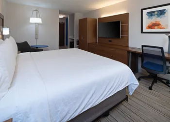 Holiday Inn Express Hotel & Suites SeaTac by IHG hotel thumbnail 4