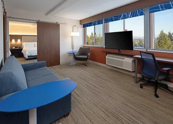 Holiday Inn Express Hotel & Suites SeaTac by IHG hotel thumbnail 6